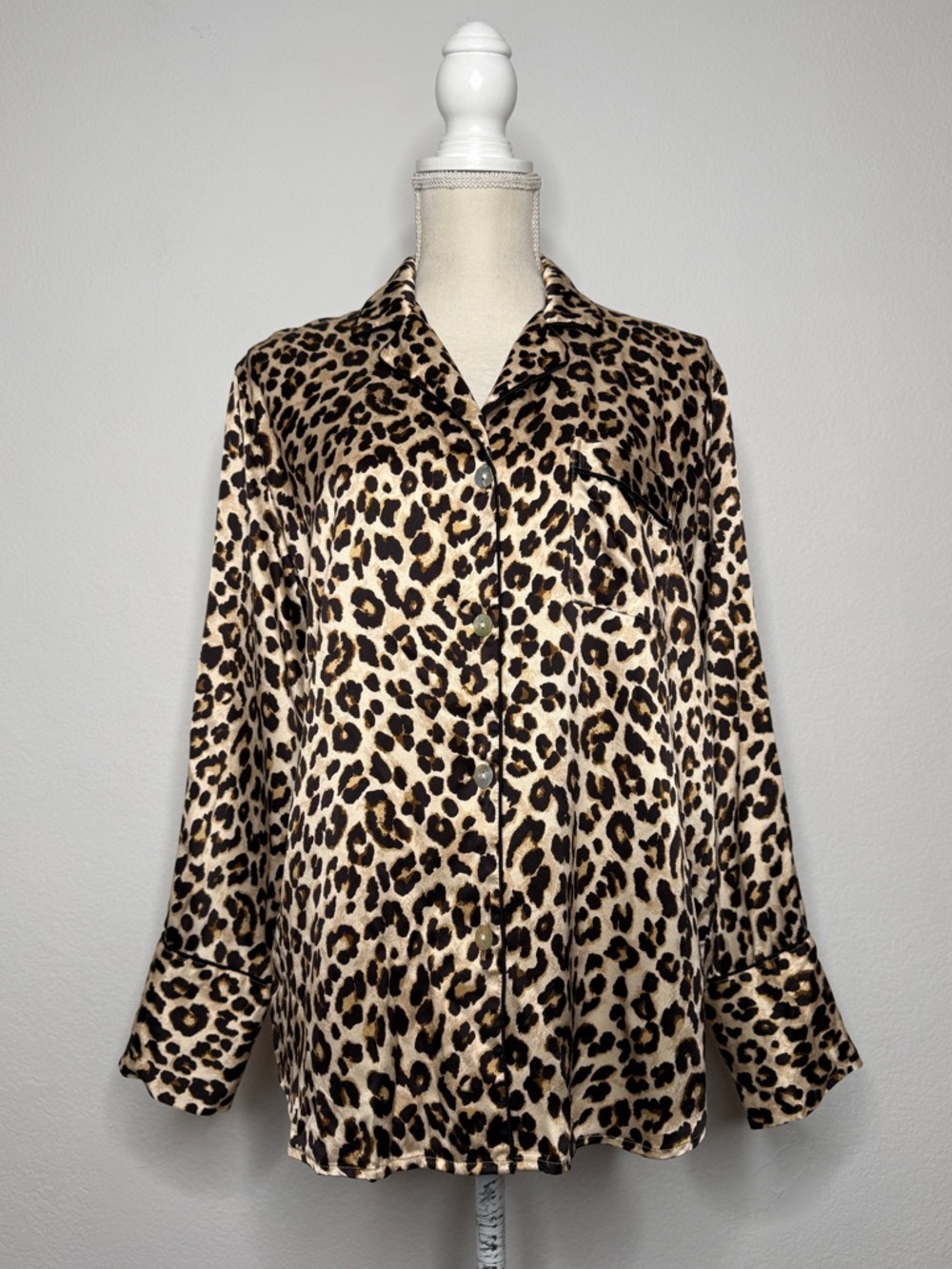 Veronica Beard x Petite Plume Leopard PJ Top Silk Abalone Buttons Size M